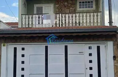 Sobrado à venda, com 03 dormitórios, sendo uma suite, com banheira e closet