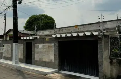 CASA NO CJ. MANAUENSE, 03 dormitórios sendo 01 suíte, Bairro Vieiralves.