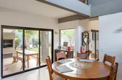 Amplo casa 4 dort. moderna, clara, arejada e aconchegante