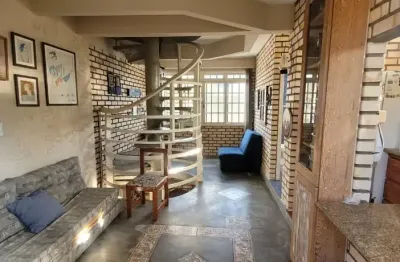 Charmoso chalé tijolo maciço triplex lagoa da conceição