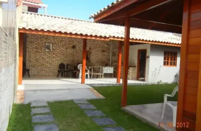 Aconchegante casa em terreno de 250 mt bem próxima a praia campeche