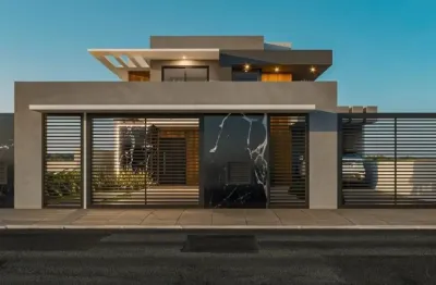 Magnífica casa geminada de alto padrão, situada no loteamento mais desejado do campeche metros do mar