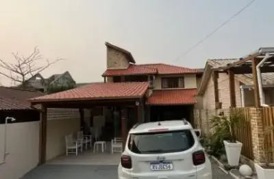 Seu cantinho junto ao mar , acordar e dar uma caminhada na praia.