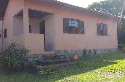 Residência aconchegante a apenas 500 metros da praia do campeche!