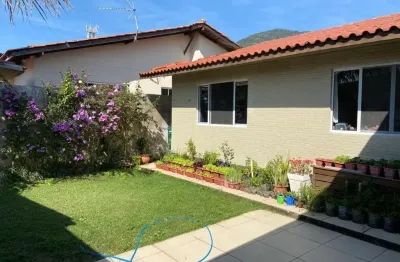 Residência que reúne estilo e charme em um dos bairros mais icônicos de florianópolis