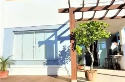 03 dormitórios sendo 01 suíte + sótão com  vista mar na praia dos açores