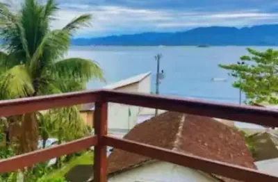 Imóvel exclusivo a apenas 50 metros do mar, no bairro Caieira