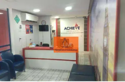 Live vende casa comercial 300 m², com recepcão e 12 salas.