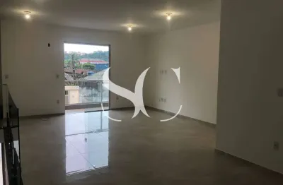 Vende-se casa sobreposta alta no bairro de santa maria em santos.