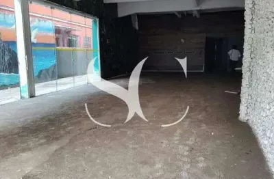 Aluga-se ponto comercial, loja, salão, com área de 550m² no bairro de embaré em santos.