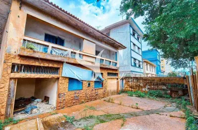 Vende-se prédio em terreno de 600m², no bairro de encruzilhada em santos