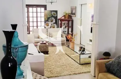 Sobrado com 3 Quartos e 4 banheiros à Venda, 350m² por R$ 1.580.000,00