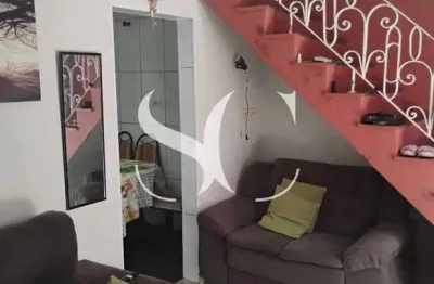 Vende-se sobrado de 02 Dormitórios no bairro de Jardim Independência em São Vicente