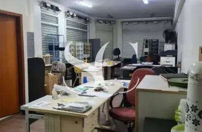 Aluga-se ponto comercial - prédio inteiro - no bairro de vila matias em santos.