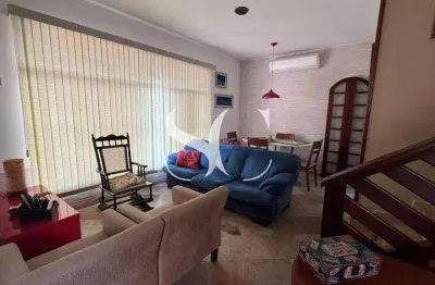 Vende-se sobrado de 03 dormitórios no bairro de embaré na cidade de santos