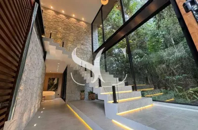 Vende-se casa de alto padrão no condomínio iporanga em guarujá