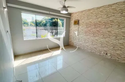 Aluga-se sobrado de 05 dormitórios no bairro de ponta da praia em santos.