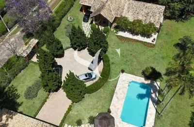 Vende-se excelente casa em condominio fechado em ibiúna
