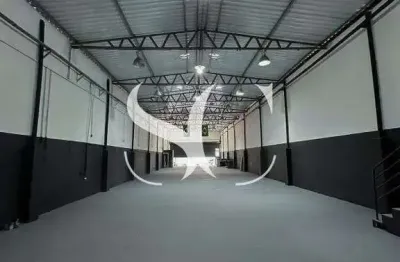 Aluga-se galpão reformado no bairro de boqueirão, em praia grande.