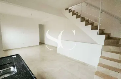 Vende-se casa alta de 02 dormitórios sendo 01 suíte no bairro de vila ligya no guarujá