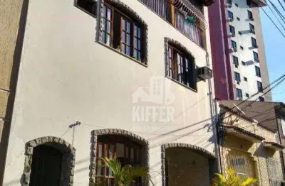Casa Triplex à Venda em Icaraí | 230m² | 5 Quartos | Anexo Independente