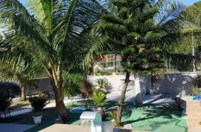 Casa linear com 2 quartos, suíte, piscina e quintal amplo em itapeba – maricá