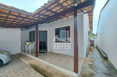 Casa com quintal amplo, 2 quartos e suíte – rua tranquila em itapeba