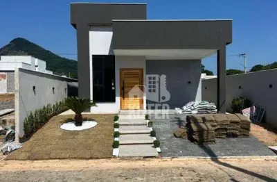 Casa linear com 3 quartos (1 suíte), pé direito duplo e quintal – condomínio com lazer em maricá
