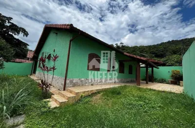 Casa com 3 quartos (1 suíte), varanda e garagem para 5 carros – excelente localização