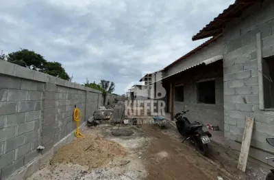 Casa 2 quartos com suíte e gourmet a 10min da praia