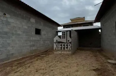 Casa com 2 Quartos, 1 Suíte, a 10 Min da Praia – Acabamento Fino, Rua Asfaltada