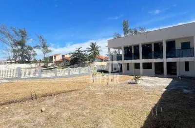 Casa pé na areia com 4 suítes, duas salas e garagem para 5 carros – frente para o mar