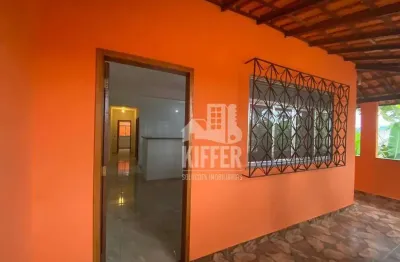 Casa com quintal amplo à venda – 2 quartos (1 suíte), próximo à lagoa de jacaroá