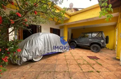 Casa térrea; próximo ao centro de poá/sp, no bairro conj, alvorada; 3 quartos; 1 banheiro; 3 vagas; quintal.