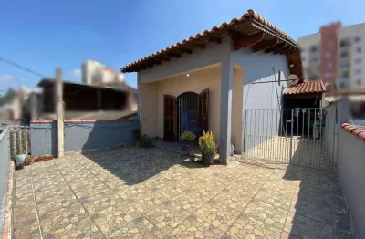 Sobrado próximo ao centro de suzano/sp; 3 dormitórios (1 com varanda); 2 banheiros; quintal; 2 vagas cobertas.