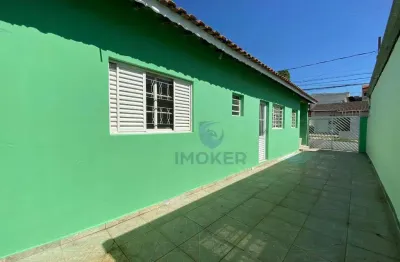 Casa térrea em suzano/sp; 1 dormitório; sala; cozinha; quintal amplo; 3 vagas; próxima ao centro.