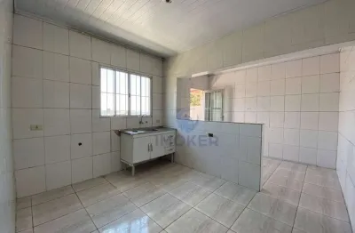 Casa/edícula em quintal compartilhado; 1 dormitório; 1 banheiro; sala; cozinha; área de serviço coberta; sacada; 1 vaga.