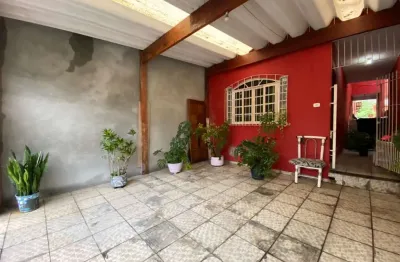 Sobrado em poá/sp; 3 dormitórios (1 suíte); 2 banheiros; 2 vagas cobertas; quintal.