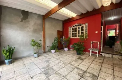 Sobrado em poá/sp; 3 dormitórios (1 suíte); 2 banheiros; 2 vagas cobertas; quintal.