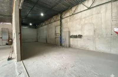 Galpão no Centro de Suzano/SP; aproximadamente 100 m²; pé direito de 3 m.; 1 vaga de garagem.