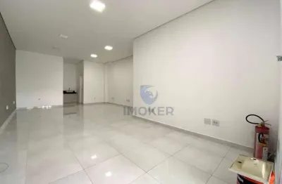 Sala comercial térrea, em edifício no Centro de Suzano/SP; 50 m²; 2 banheiros com lavabo; próxima à Prefeitura.
