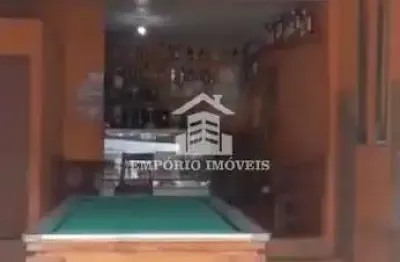 Vende-se  casa  com ponto comercial  cid. tiradentes