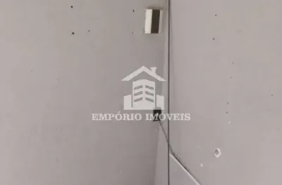 Aluga-se salão comercial com banheiro 3,00 x 5,5 mts na c. tiradentes