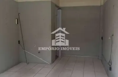 Aluga-se salão comercial com banheiro 3,00 x 5,5 mts na c. tiradentes