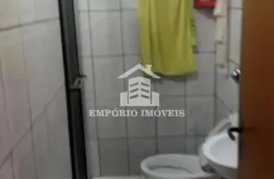 Casa a venda com dois dormitórios e garagem para dois carros