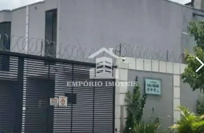 Vende-se um sobrado em condominio fechado com boa localização