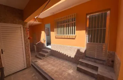 Casa térrea para locação com 2 dormitórios – quintal e área de serviço