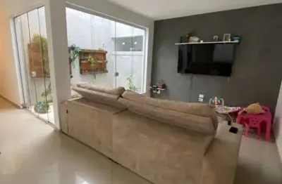 Casa térrea alto padrão com 3 suítes e quintal amplo no residencial mirage