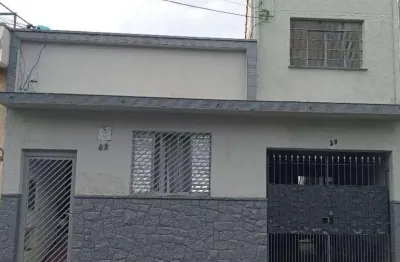 Casa ampla com edícula e 3 dormitórios – excelente espaço e potencial