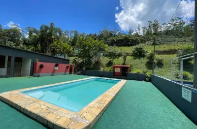 Fazenda/sítio/chácara para venda possui 600 metros quadrados com 8 quartos